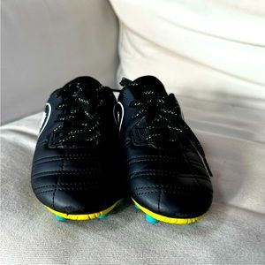 Kids soccer cleats